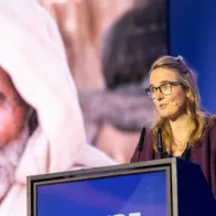 Elburg van Boetzelaer speaking at Pleanary F at ESCAIDE 2026